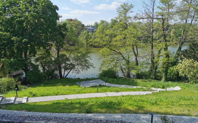 exklusives Studioapartment - in traumhafter Lage direkt am Halensee