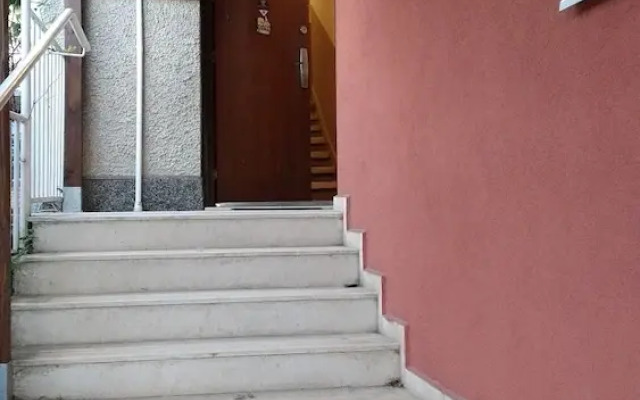 Snug Apartment at foot of mountain