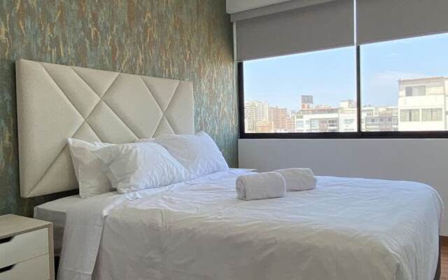 Awesome 3BR With Balcony in Miraflores