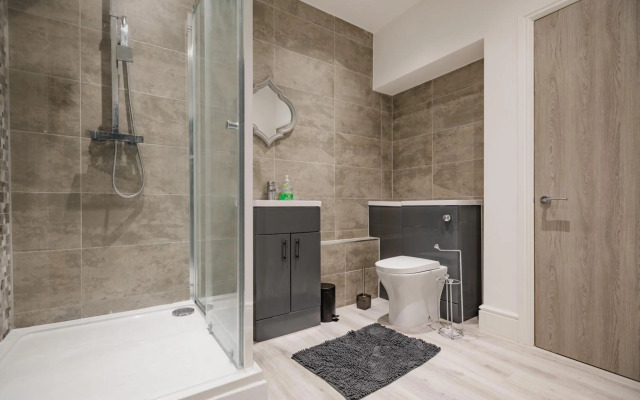 Hullidays-Theatre Hideout Apartment