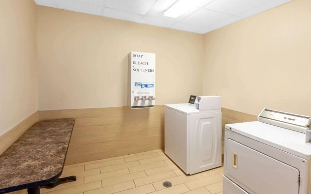 La Quinta Inn & Suites by Wyndham Midland North