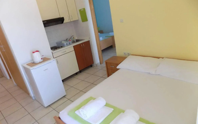 Rooms and apartments Galeb