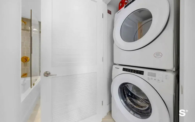 Skyline Escape Sleek 1BR with DTW Charm