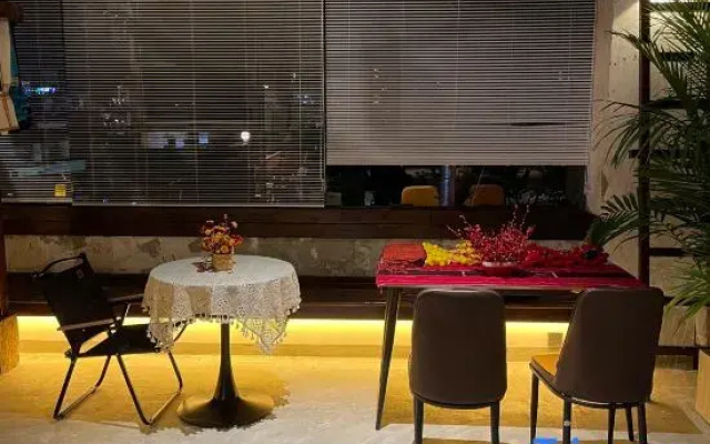 Staying at the Holiday Inn Cafe