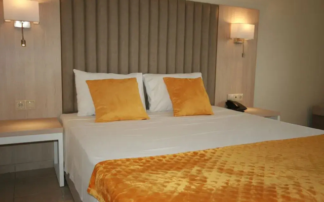 Aristoteles Holiday Resort & Spa