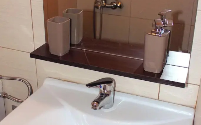 Impeccable 1-bedroom Apartment Center