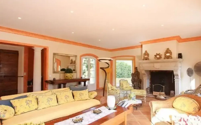 Vibrant Holiday Home With Private Pool