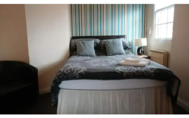 The Three Horseshoes - Inn