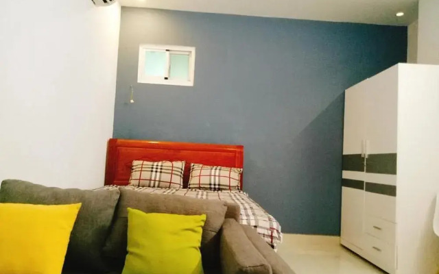 Smiley Apartment 8