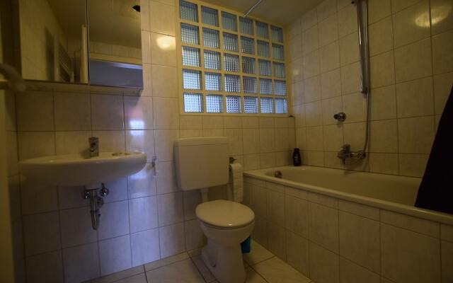 Tolstov-Hotels Large 3,5 Room Apartment