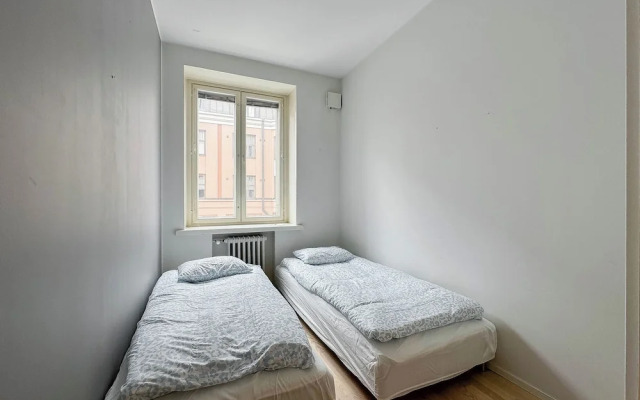 Stylish Downtown 2BR Flat with Sauna and Work Area