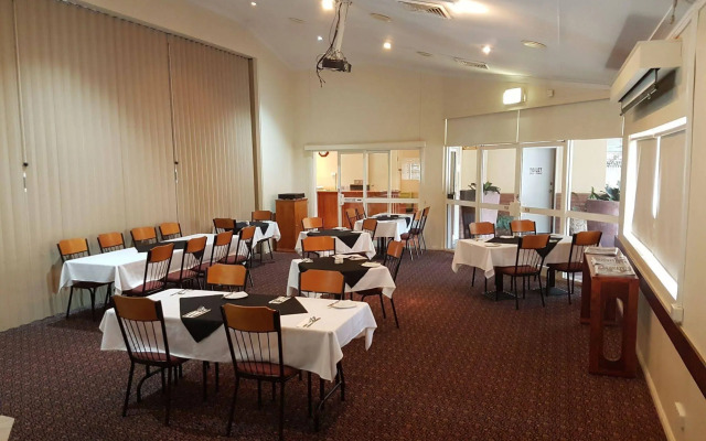 Emerald Explorers Inn