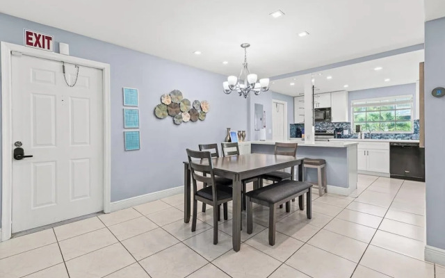 Beach, Pool; Las Olas Getaway