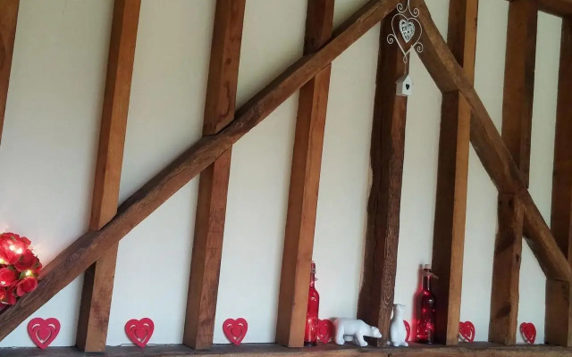 Chilsham Barn