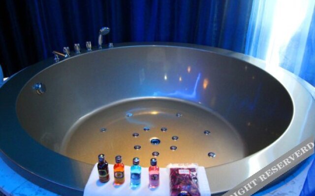 Shi'ai Couples' Hotel