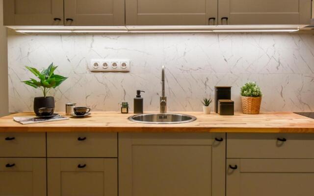MARBLE & PASTELS - Homey Central Apartment