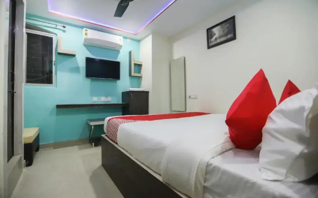 Red Velvet Siddhi Vinayak by OYO Rooms