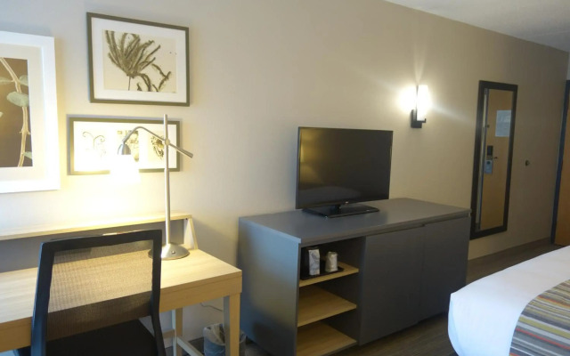 Country Inn & Suites by Radisson, La Crosse, WI
