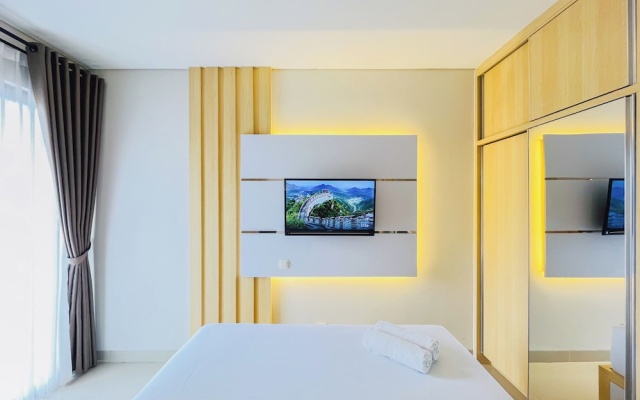 Neat Warm Wooden Tone 1Br At Patraland Amarta Apartment – Guest Rooms – Sleman
