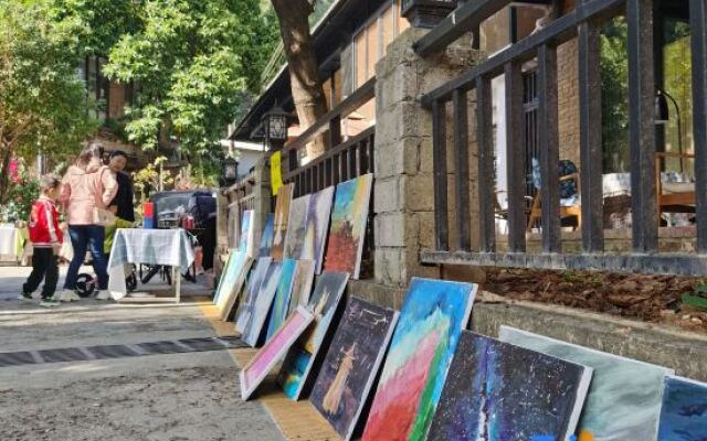 Mingzhu Art Inn (Huolushan Forest Park)