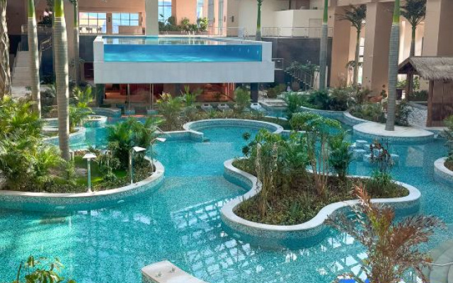 Yanji Dinosaur Hot Spring Hotel (Korean Folk Village Yanji Dinosaur Kingdom) – Pool – Yanbian