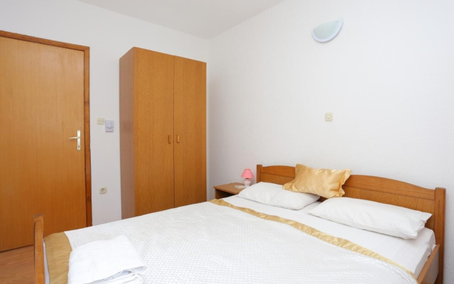Apartment Lias - with restaurant: A2 Rogoznica, Riviera Sibenik