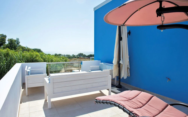 Seabreeze Villa - with Jacuzzi & heated pool