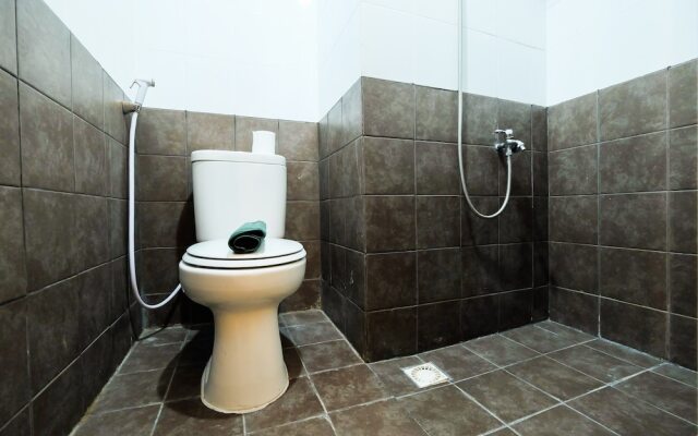 Easy Access to Mall Green Pramuka Apartment