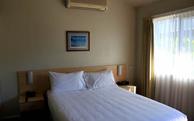 Best Western Travellers Motor Village