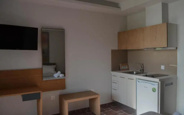 Sunshine Pool Apartment