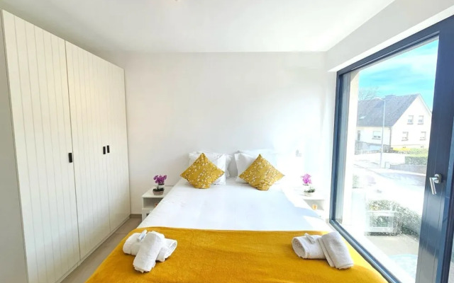 Stylish 3 BR with 2 terraces and parking