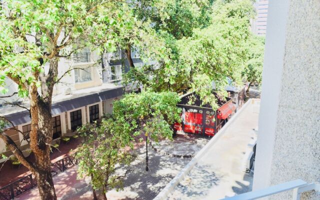 Central 1 Bedroom Apartment in Cape Town