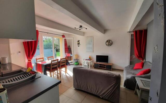 Superbe appartement F2 neuf : terrasse, barbecue.