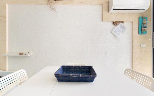 Mono Chicca Blu by BarbarHouse