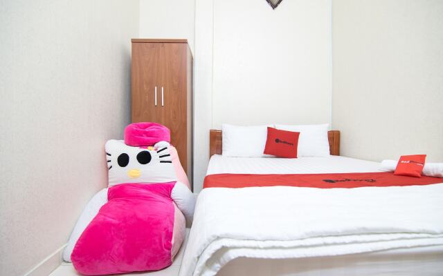 RedDoorz near Tan Son Nhat Airport 3