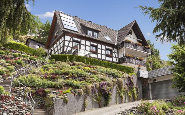 Home With Garden, Hallenberg