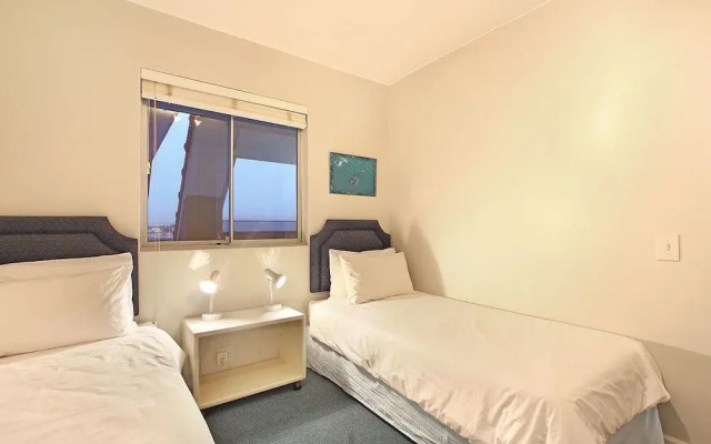 Dolphin Beach H108