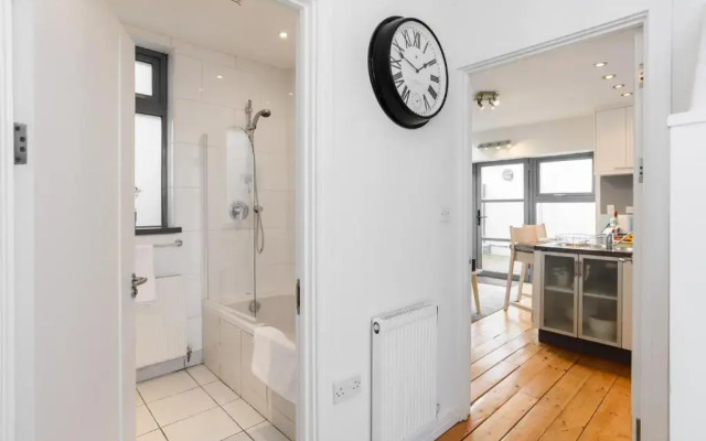 City Retreat, 2 Bed House with Cloudstream Hot Tub