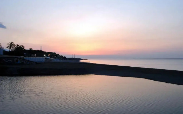 Modern & Bright Flat - 2 Min From the Sea