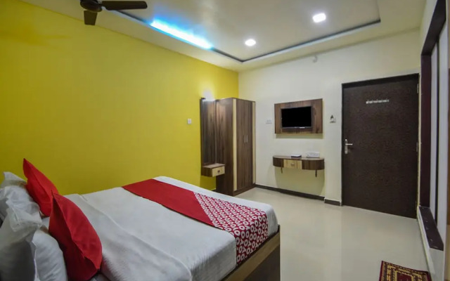 OYO 16076 Hotel Happy Day