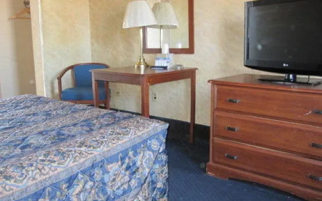 Budget Host Town Center