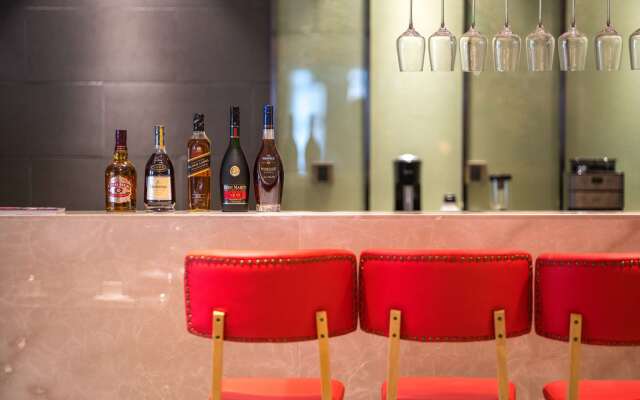 Jingtang Ramada Encore Hotel