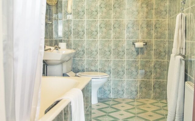 Huddersfield Central Lodge Hotel