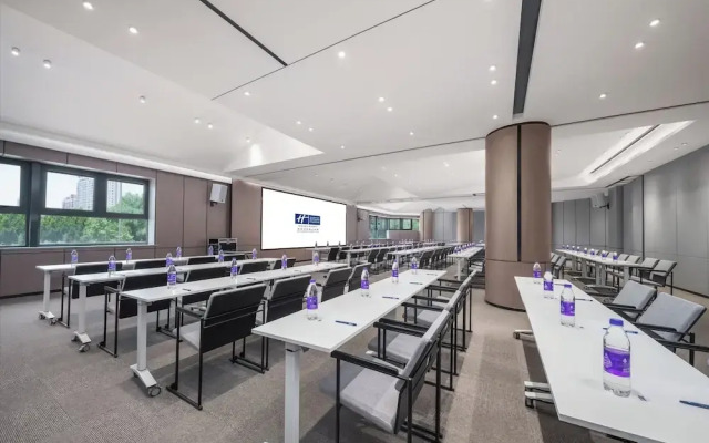 Holiday Inn Express Zhengzhou Garden Road by IHG
