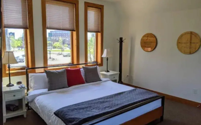 Endion Station Inn | Hotel Next to Lake Superior