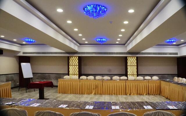 Silver Cloud Hotel & Banquets Ahmedabad