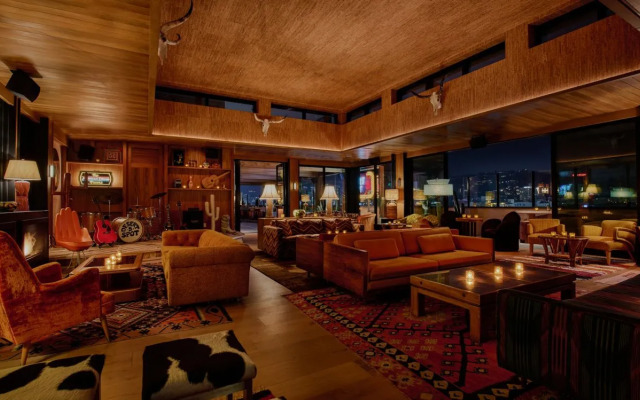 Hollywood Volume, a Tribute Portfolio Hotel