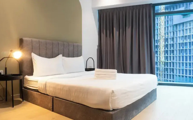 Moonway Luxury Suites At Eaton Residence