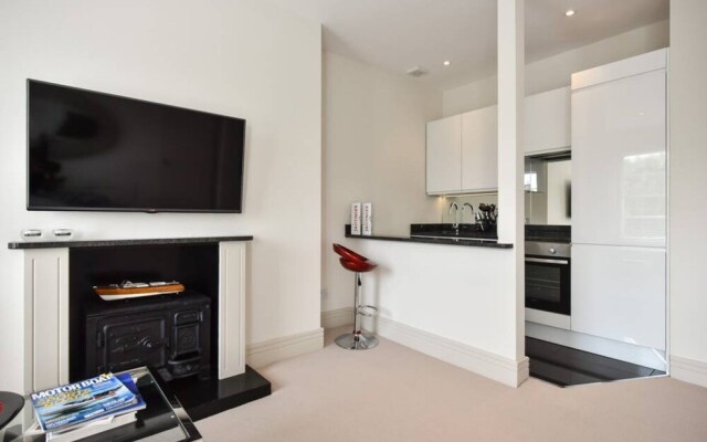 Stylish 3 Bedroom Apartment In Pimlico