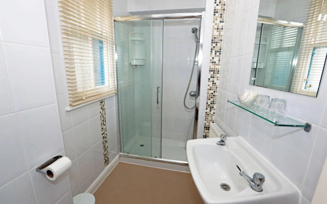 Lion Hotel and Studio Apartments